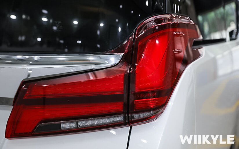 豐田埃爾法貼隱形車衣車尾燈細節圖