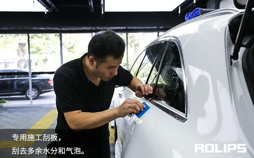 白色奔馳貼隱形車衣的流程是什么