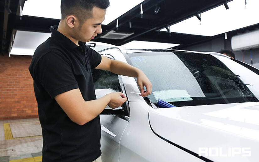 白色車貼ROLIPS車衣的細節