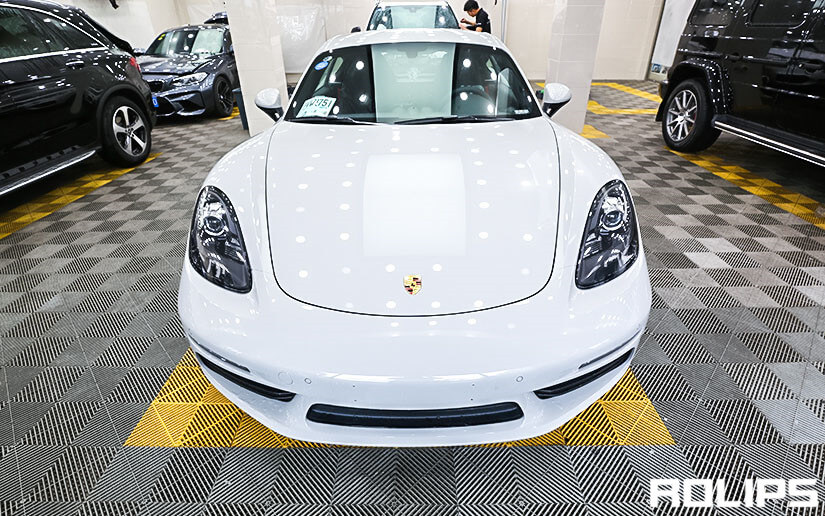 白色車輛貼隱形車衣效果怎么樣