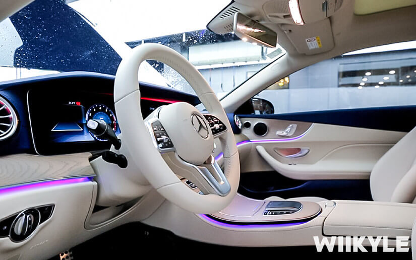 奔馳E200車內飾方向盤細節圖