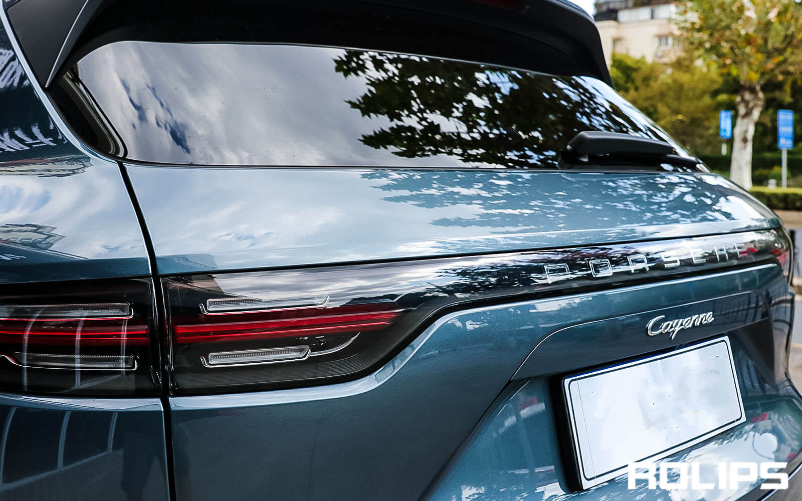 卡宴貼車衣的細節展示圖