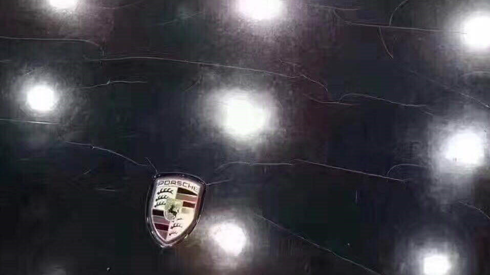 劣質膜施工過于干燥，造成龜裂