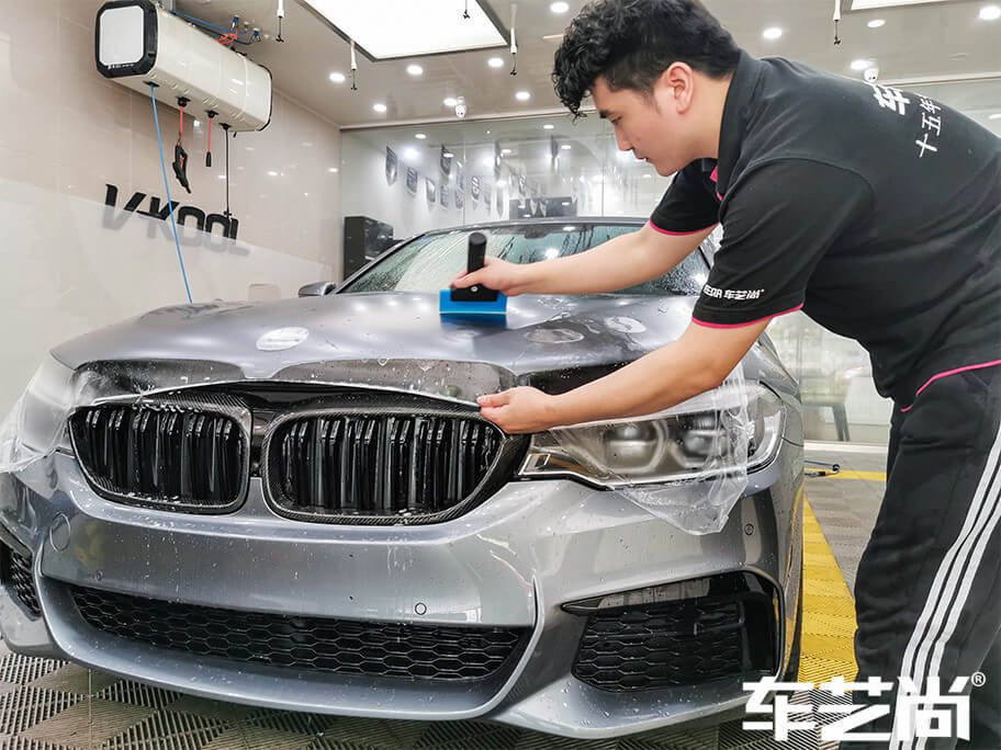 車藝尚旗下威固施工隱形車衣使用刮板工具