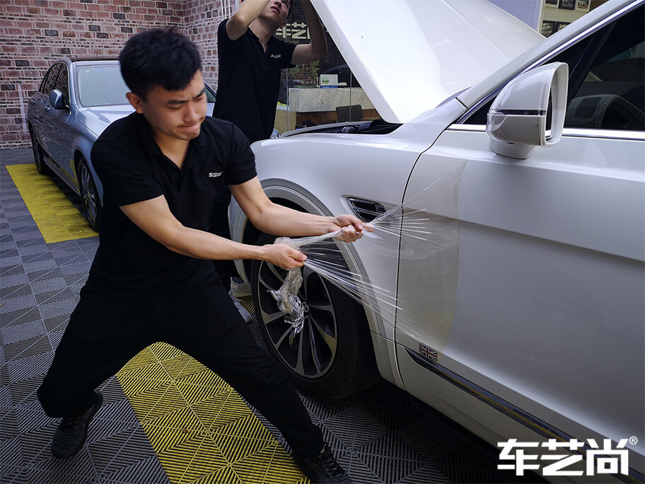 劣質膜發生黃變，嚴重影響車身的美觀性