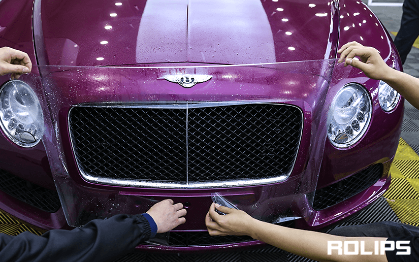 紫色車貼車衣的施工過程展示圖