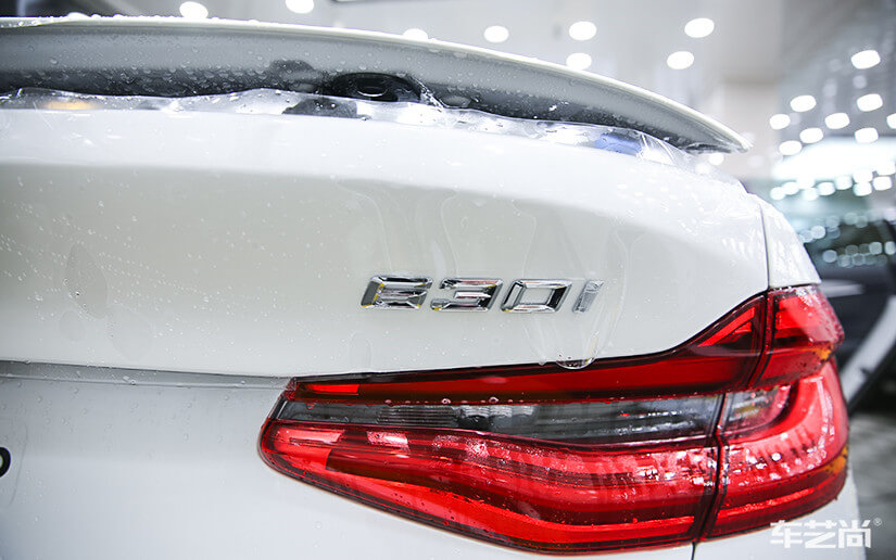 貼V-KOOL車衣的白色寶馬細節圖