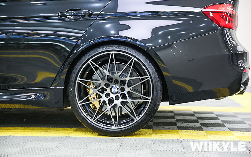 寶馬M3車輪近照圖