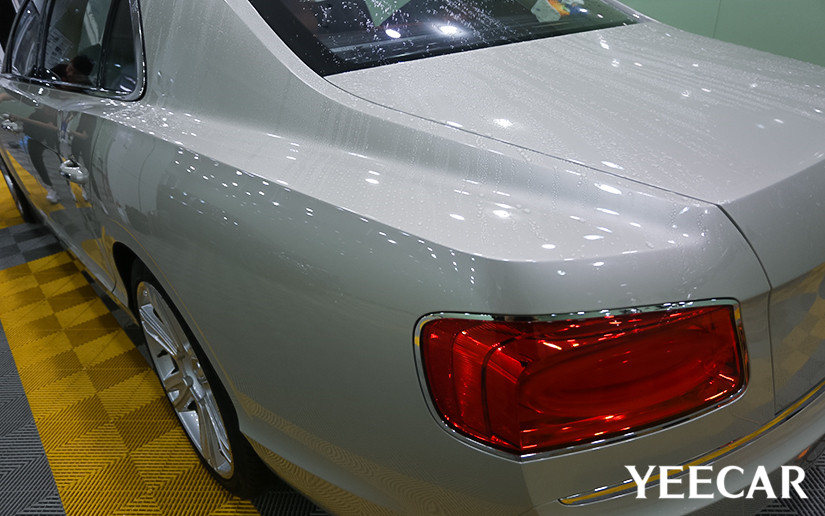銀色賓利貼YEECAR隱形車衣展示圖