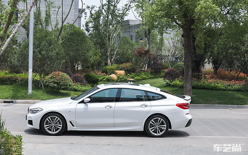 白色寶馬貼V-KOOL車衣怎么樣