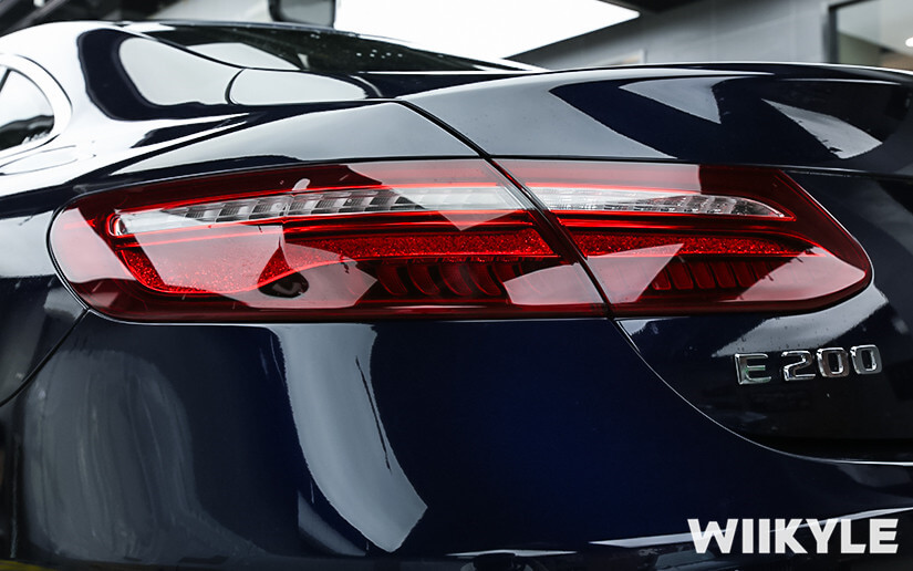 奔馳E200車尾燈展示