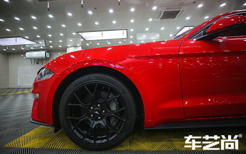 福特野馬裝貼威固漆面保護膜的施工流程展示（圖十三）