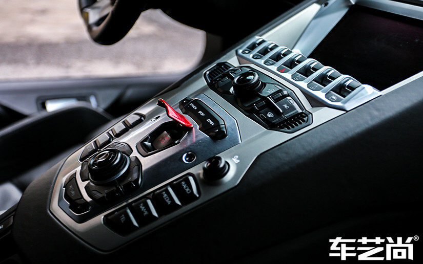 蘭博基尼貼威固漆面保護膜效果圖展示（2）