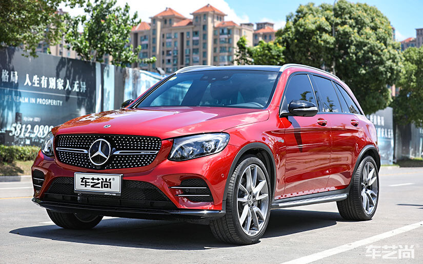 紅色的奔馳車貼了龍膜隱形車衣會有什么樣的效果呢?汽車貼隱形車衣會影響車漆的顏色嗎？（1）