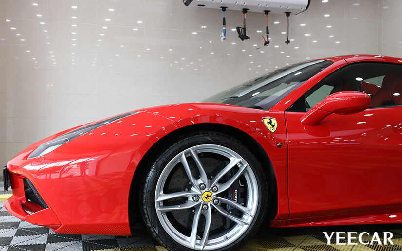 法拉利488貼YEECAR漆面保護膜效果怎么樣？（圖一）