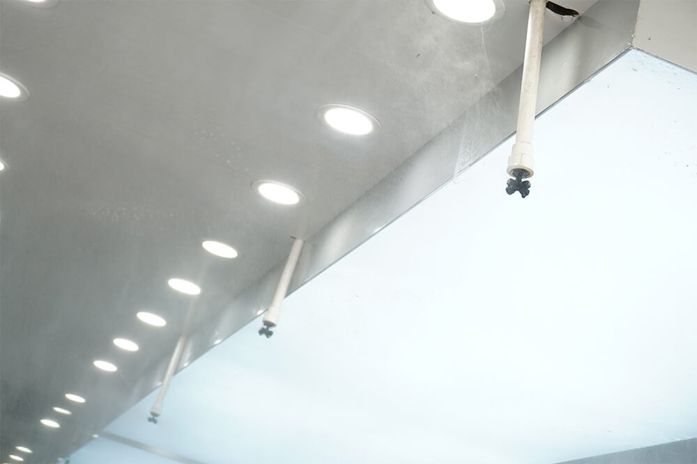 YEECAR隱形車衣施工過程展示（圖四  無塵噴淋設施）