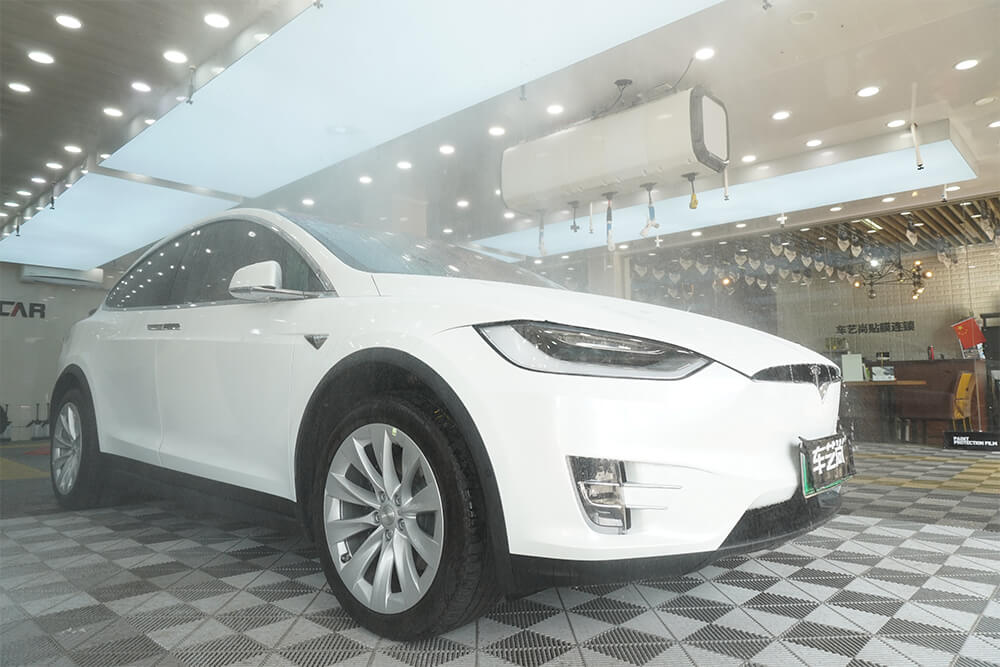 YEECAR隱形車衣施工過程展示（圖一  無塵噴淋）