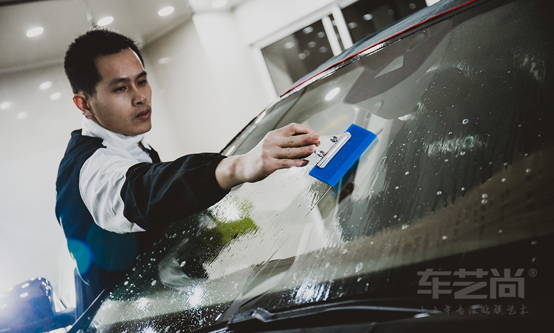 汽車玻璃膜施工